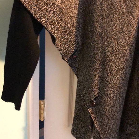 Sweater/poncho size small, new with tags - Picture 4 of 7